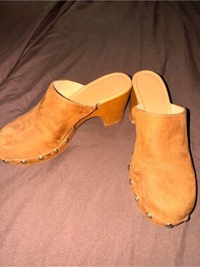 Women's Suede Mule Clogs in Tan